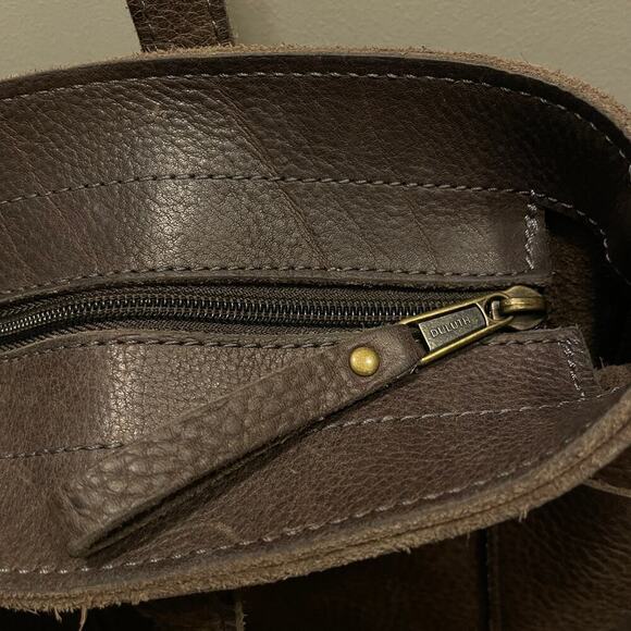 Duluth Lifetime Leather Tote Bag | Rugged, Full-Grain Thick Leather, Durable - Picture 5 of 8